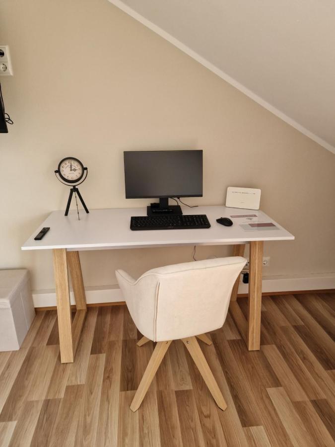 C4S Come4Stay Altoetting - 3-Zi Whg I Zentrale Lage I Parkplatz I Balkon I Wifi I Smarttv I 1 Kingsize, 1 Queensize Bett I Office Arbeitsplatz I Wohnbereich Mit Couch Und Essbereich I Voll Ausgestattete Kueche I Nespresso Exterior photo