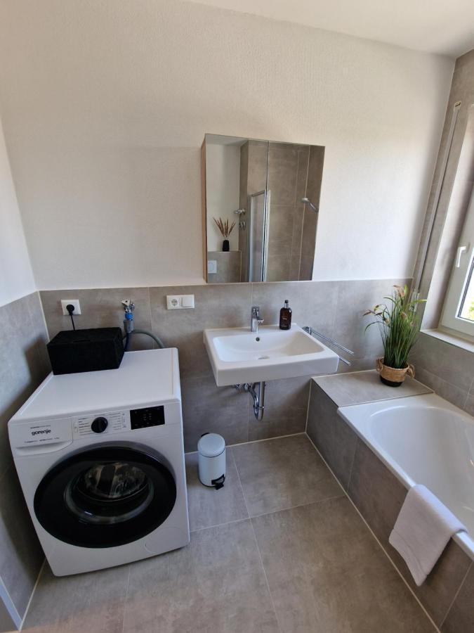 C4S Come4Stay Altoetting - 3-Zi Whg I Zentrale Lage I Parkplatz I Balkon I Wifi I Smarttv I 1 Kingsize, 1 Queensize Bett I Office Arbeitsplatz I Wohnbereich Mit Couch Und Essbereich I Voll Ausgestattete Kueche I Nespresso Exterior photo