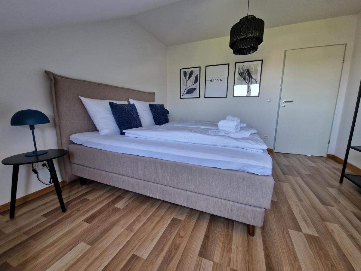 C4S Come4Stay Altoetting - 3-Zi Whg I Zentrale Lage I Parkplatz I Balkon I Wifi I Smarttv I 1 Kingsize, 1 Queensize Bett I Office Arbeitsplatz I Wohnbereich Mit Couch Und Essbereich I Voll Ausgestattete Kueche I Nespresso Exterior photo