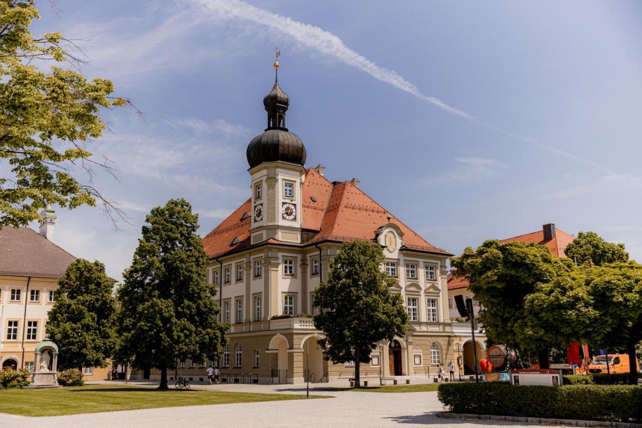 C4S Come4Stay Altoetting - 3-Zi Whg I Zentrale Lage I Parkplatz I Balkon I Wifi I Smarttv I 1 Kingsize, 1 Queensize Bett I Office Arbeitsplatz I Wohnbereich Mit Couch Und Essbereich I Voll Ausgestattete Kueche I Nespresso Exterior photo