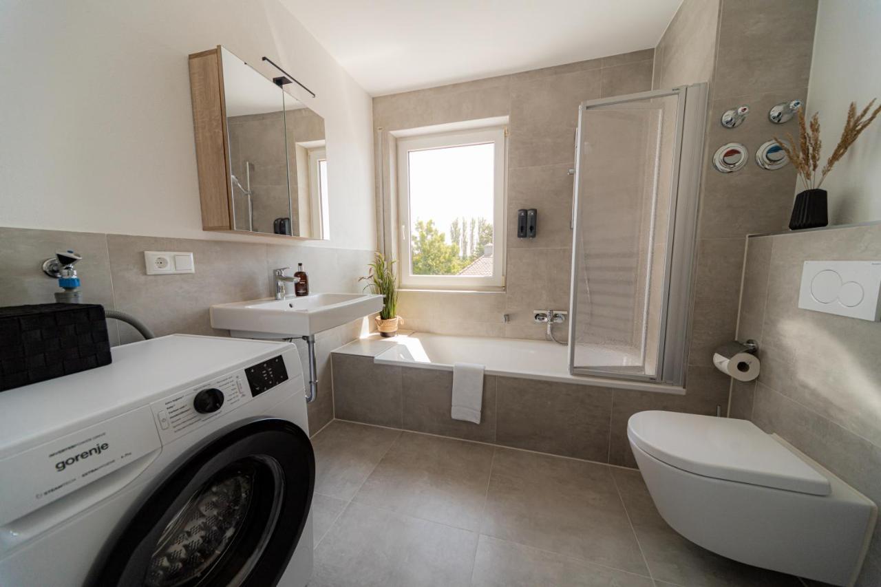 C4S Come4Stay Altoetting - 3-Zi Whg I Zentrale Lage I Parkplatz I Balkon I Wifi I Smarttv I 1 Kingsize, 1 Queensize Bett I Office Arbeitsplatz I Wohnbereich Mit Couch Und Essbereich I Voll Ausgestattete Kueche I Nespresso Exterior photo
