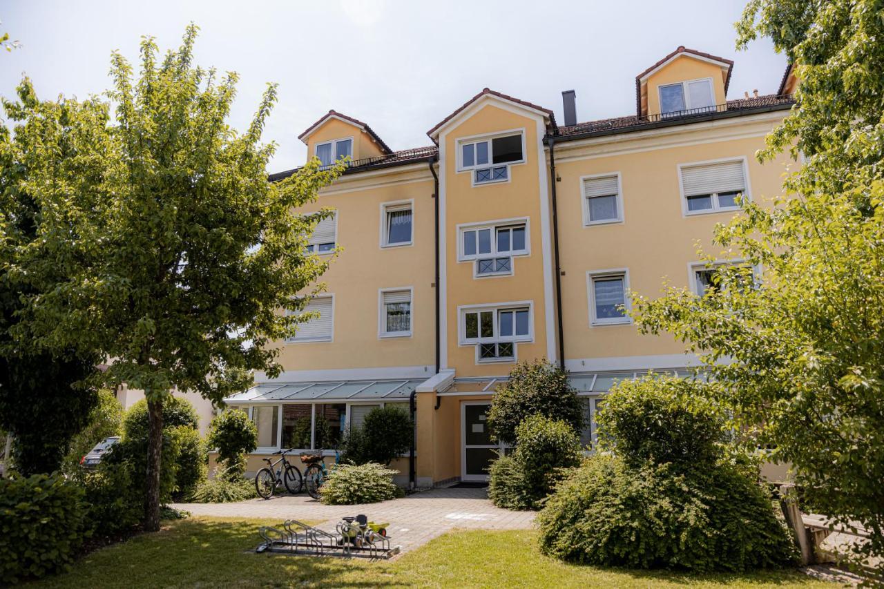 C4S Come4Stay Altoetting - 3-Zi Whg I Zentrale Lage I Parkplatz I Balkon I Wifi I Smarttv I 1 Kingsize, 1 Queensize Bett I Office Arbeitsplatz I Wohnbereich Mit Couch Und Essbereich I Voll Ausgestattete Kueche I Nespresso Exterior photo