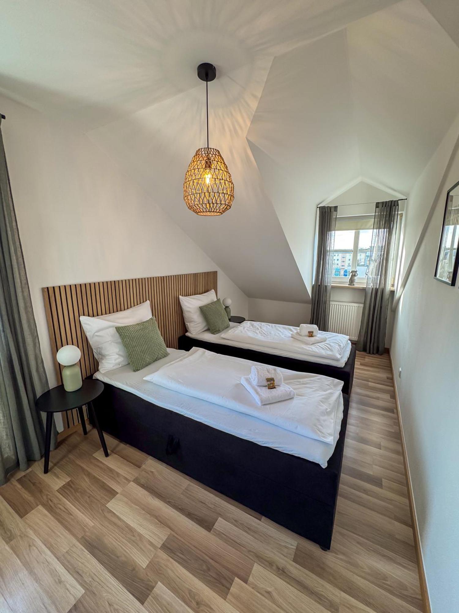 C4S Come4Stay Altoetting - 3-Zi Whg I Zentrale Lage I Parkplatz I Balkon I Wifi I Smarttv I 1 Kingsize, 1 Queensize Bett I Office Arbeitsplatz I Wohnbereich Mit Couch Und Essbereich I Voll Ausgestattete Kueche I Nespresso Exterior photo