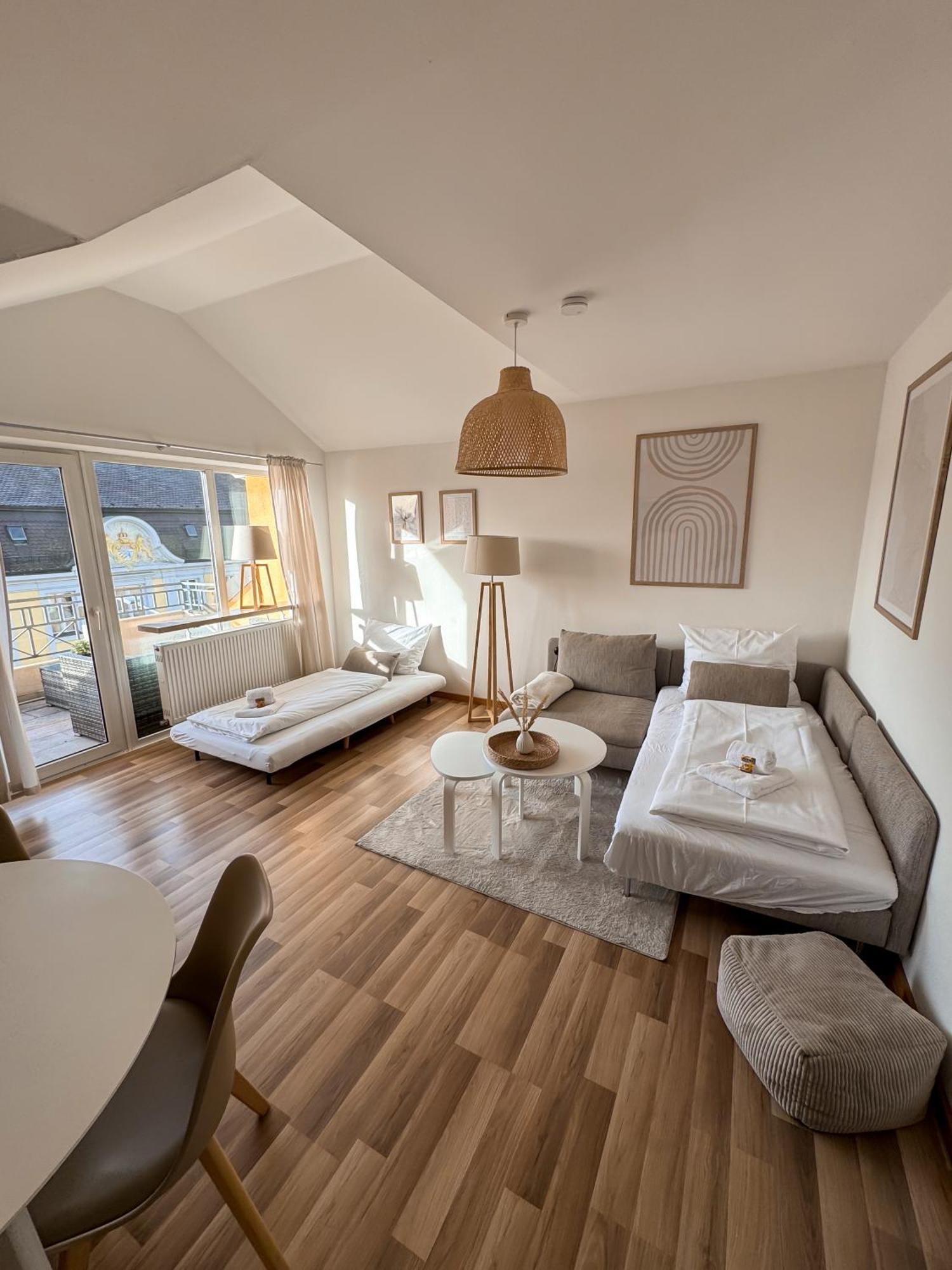 C4S Come4Stay Altoetting - 3-Zi Whg I Zentrale Lage I Parkplatz I Balkon I Wifi I Smarttv I 1 Kingsize, 1 Queensize Bett I Office Arbeitsplatz I Wohnbereich Mit Couch Und Essbereich I Voll Ausgestattete Kueche I Nespresso Exterior photo