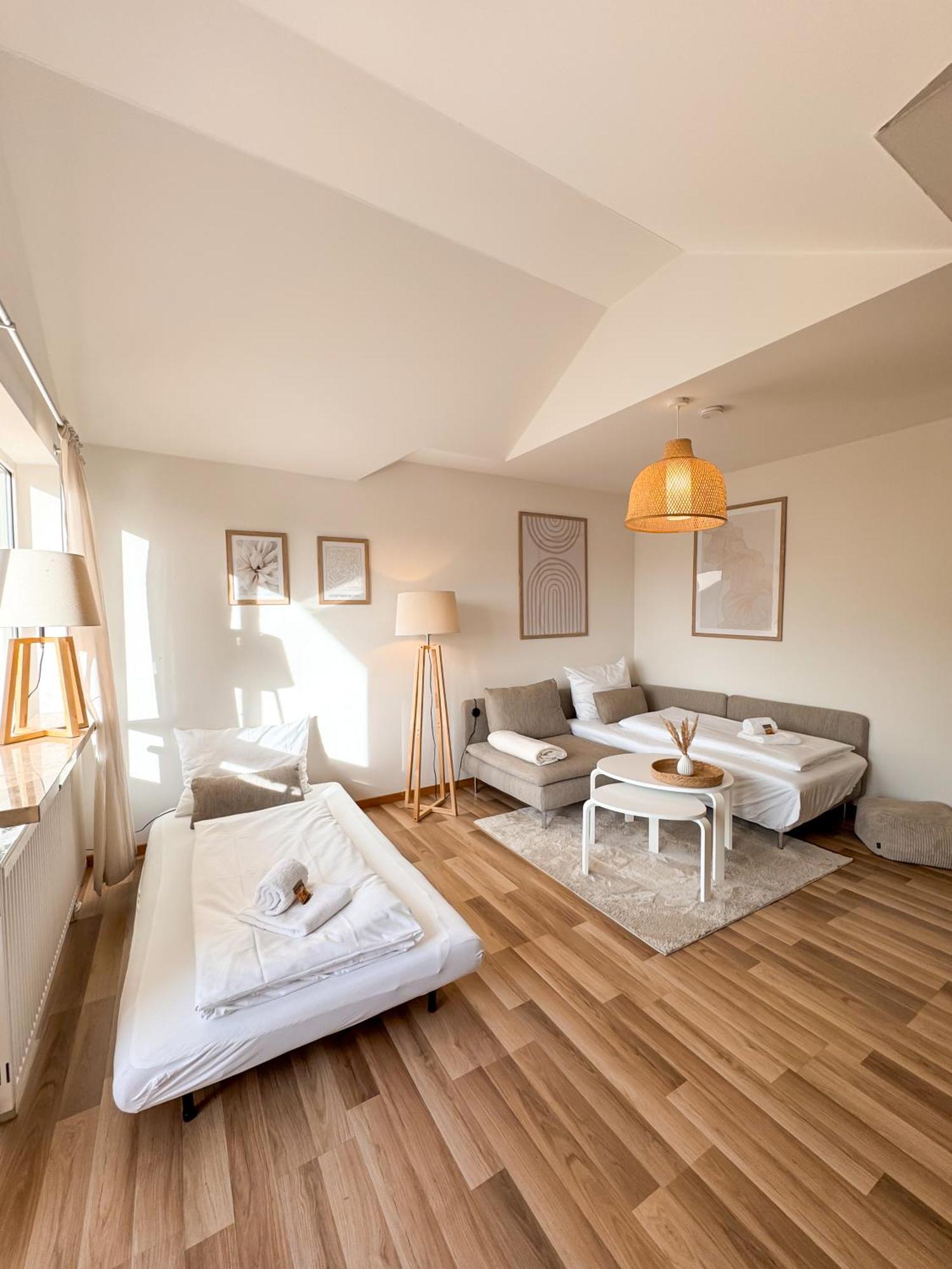 C4S Come4Stay Altoetting - 3-Zi Whg I Zentrale Lage I Parkplatz I Balkon I Wifi I Smarttv I 1 Kingsize, 1 Queensize Bett I Office Arbeitsplatz I Wohnbereich Mit Couch Und Essbereich I Voll Ausgestattete Kueche I Nespresso Exterior photo